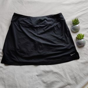 Nike Dri-Fit Athletic Black Skort Skirt w/ Logo Front Size Medium